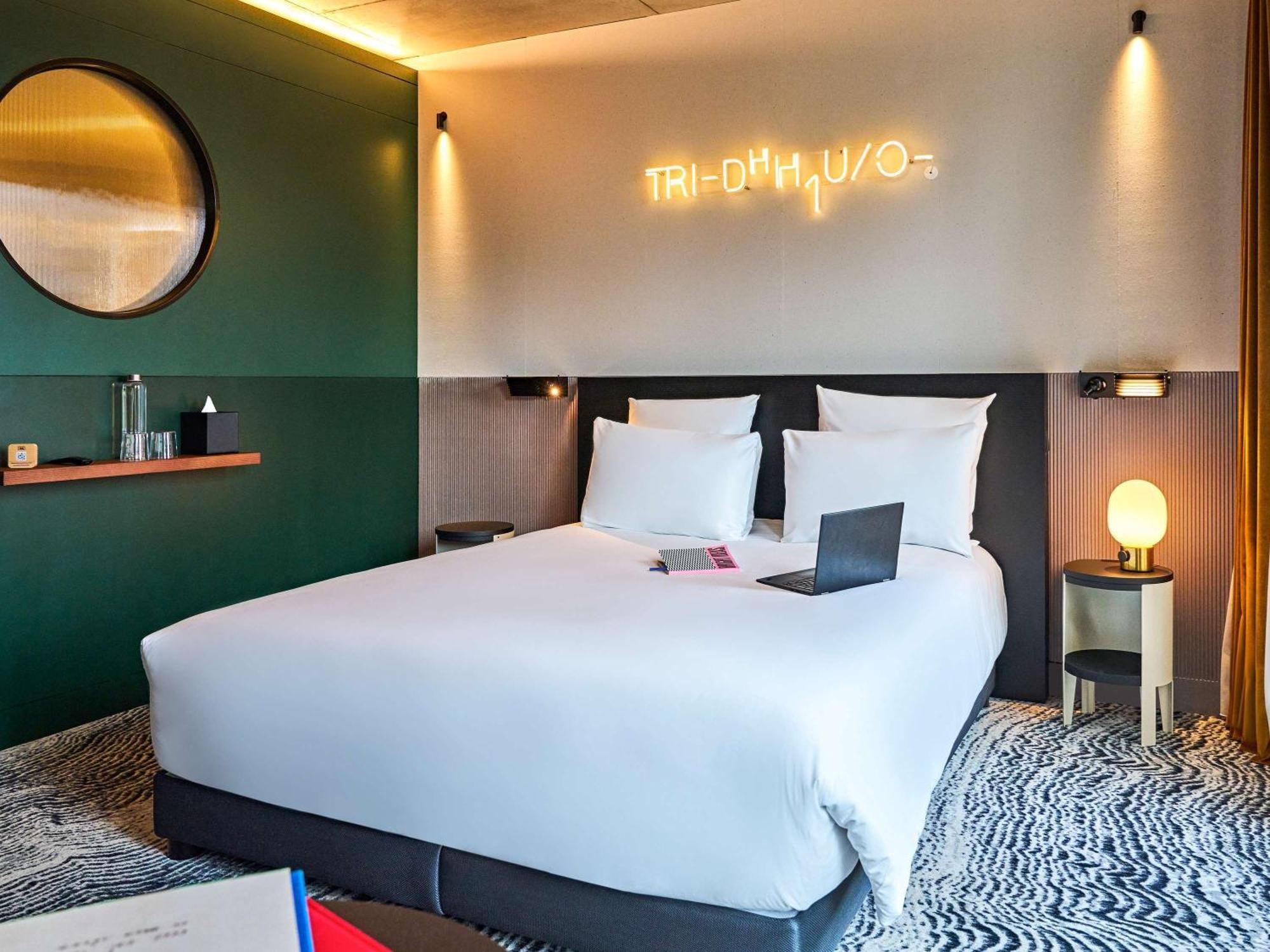 Tribe Paris Clichy Hotel Bagian luar foto
