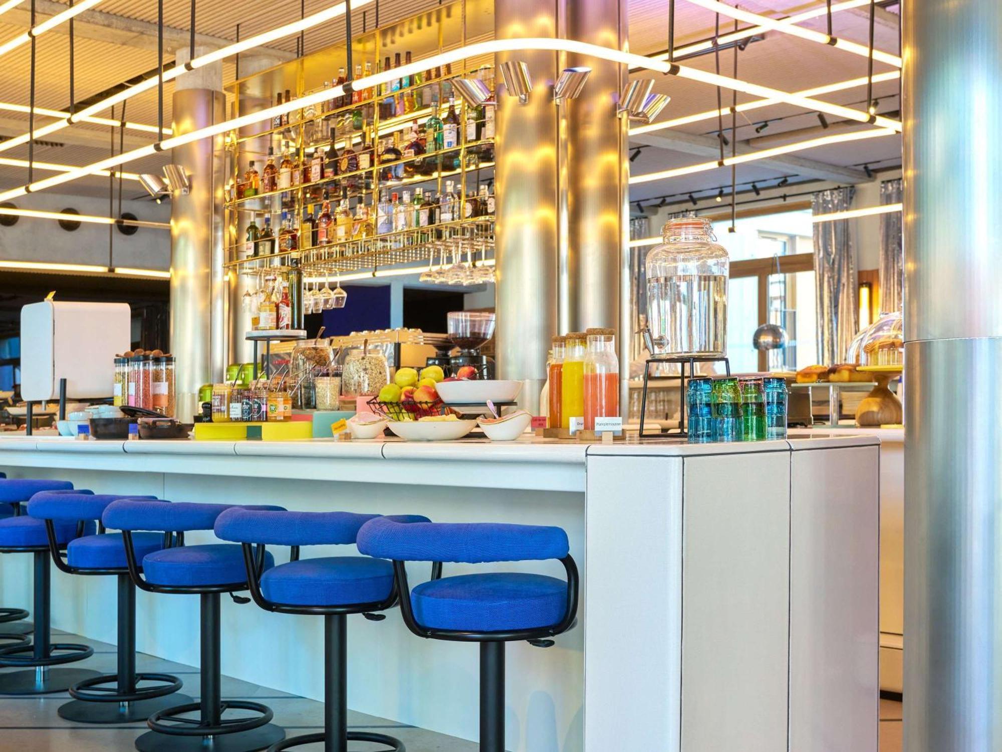 Tribe Paris Clichy Hotel Bagian luar foto