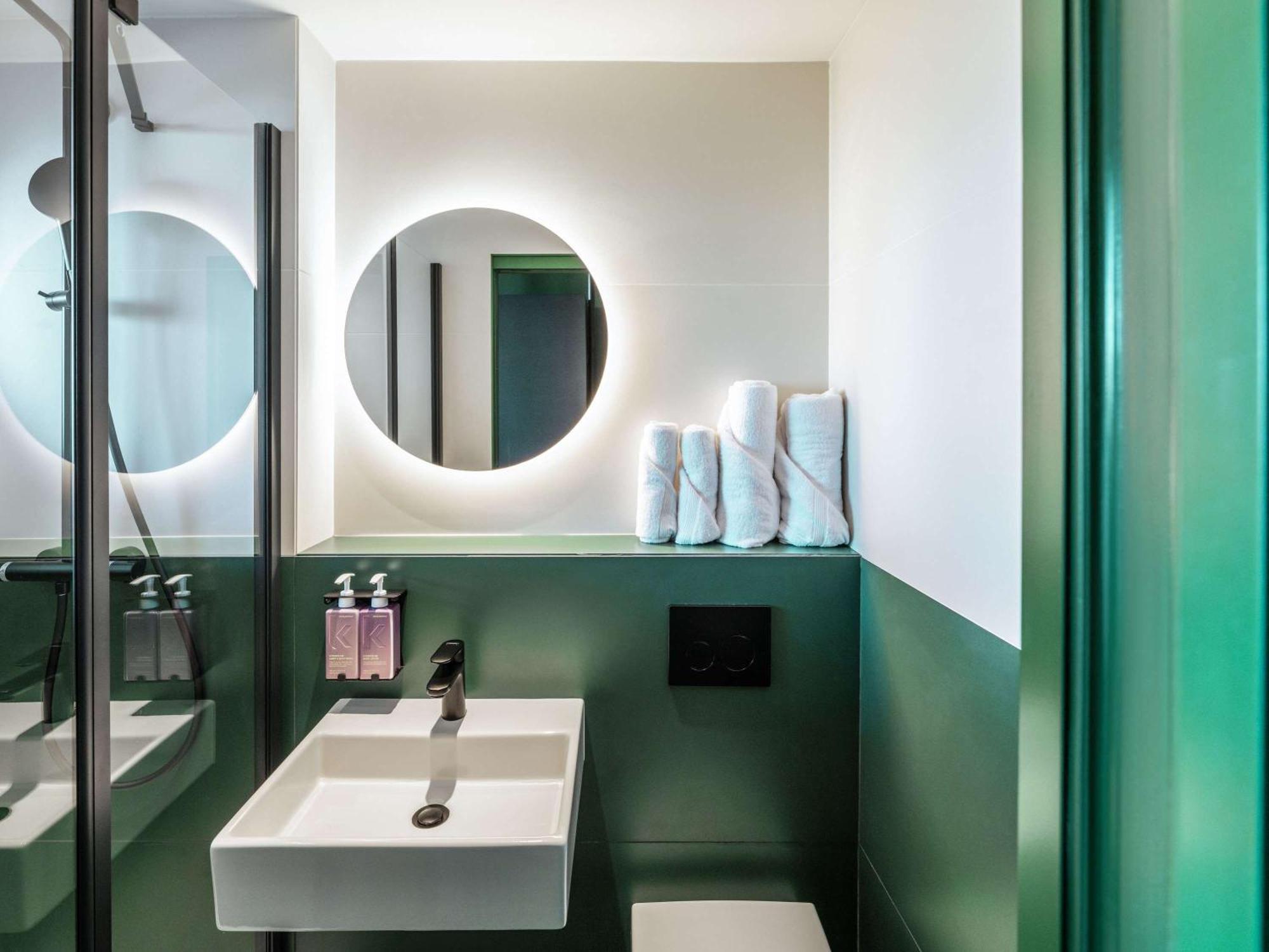 Tribe Paris Clichy Hotel Bagian luar foto