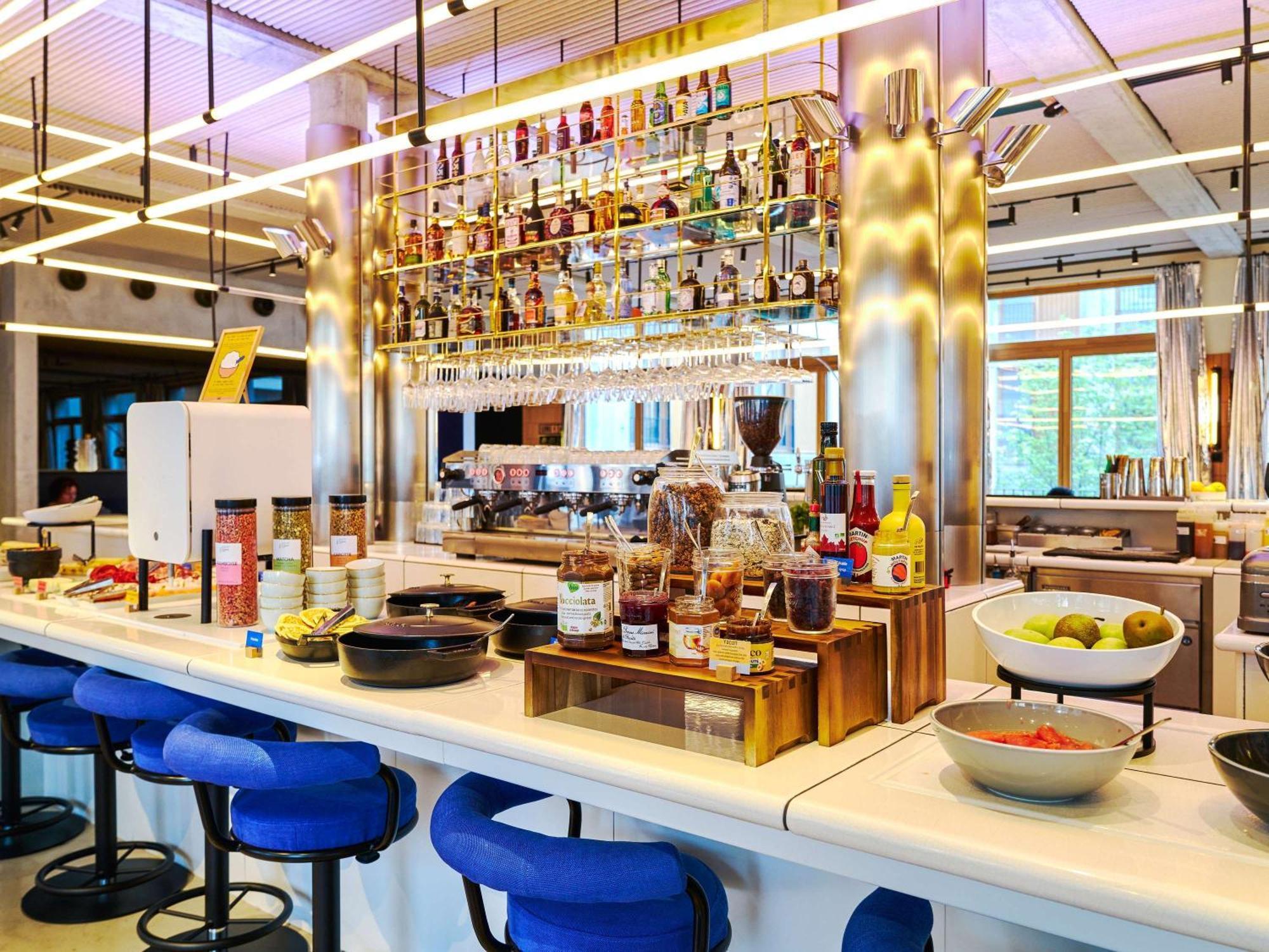 Tribe Paris Clichy Hotel Bagian luar foto